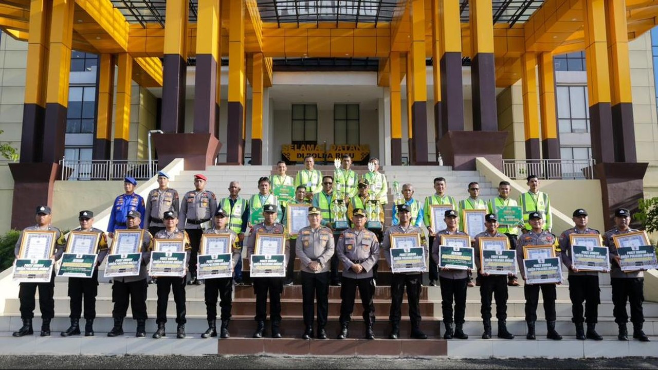 12 Bhabinkamtibmas Peraih Green Policing Awards Diberi Hadiah Umrah Bersama UAS