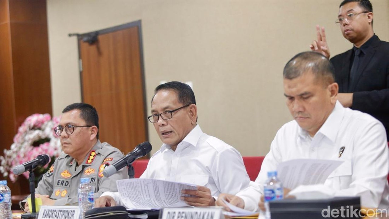 Adik Jusuf Kalla Jadi Tersangka Korupsi PLTU Rp 1,3 Triliun, Dicegah ke Luar Negeri Adik Jusuf Kalla Jadi Tersangka Korupsi PLTU Rp 1,3 Triliun, Dicegah ke Luar Negeri