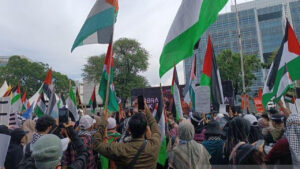 Aksi Bela Palestina di Depan Kedubes AS, Jalan Medan Merdeka Selatan Ditutup