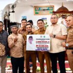 Andre Rosiade Serahkan Bantuan Rp50 Juta untuk Masjid di Solok, Perkuat Infrastruktur Daerah