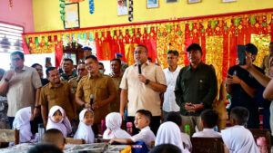 Andre Rosiade Tinjau Program MBG di Solok, Warga Harap Terus Berlanjut