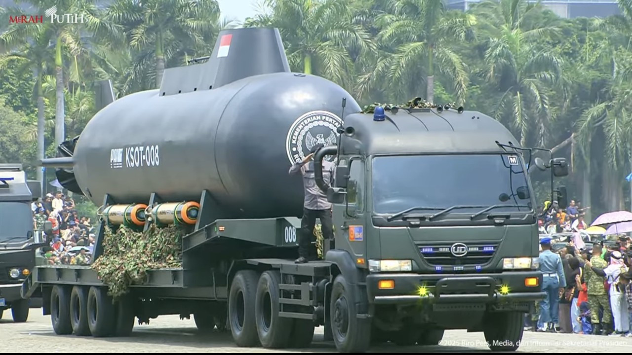 Atraksi Jet Tempur dan Defile Alutsista Warnai HUT ke-80 TNI di Monas