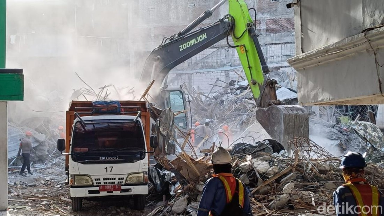 BNPB Laporkan 36 Korban Meninggal Akibat Ambruknya Ponpes Al Khoziny Sidoarjo BNPB Laporkan 36 Korban Meninggal Akibat Ambruknya Ponpes Al Khoziny Sidoarjo