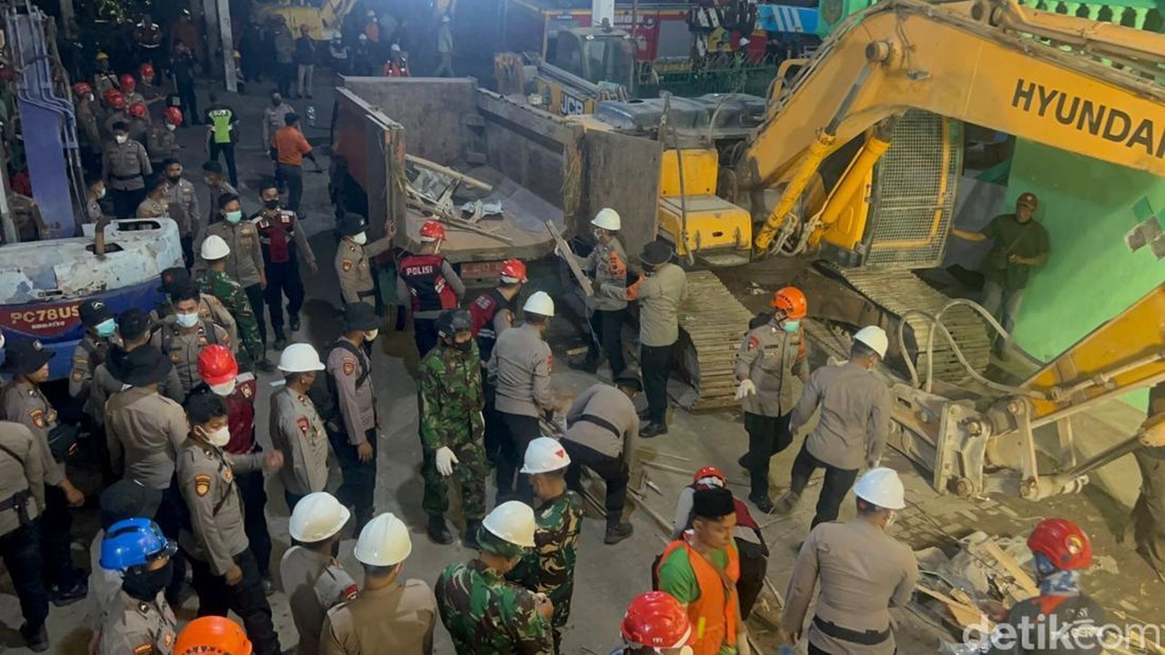 BNPB Perkirakan 49 Santri Masih Terjebak di Reruntuhan Ponpes Al Khoziny Sidoarjo