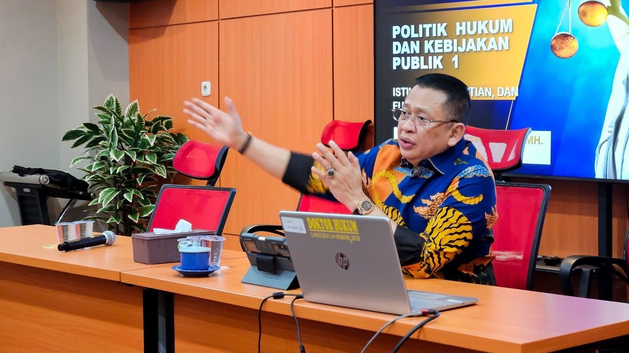 Bamsoet Tegaskan Pentingnya Pembenahan Internal Parpol untuk Demokrasi RI Bamsoet Tegaskan Pentingnya Pembenahan Internal Parpol untuk Demokrasi RI