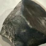 Batu Diduga Meteor Jatuh di Pekarangan Warga Tegal, Ini Penampakannya