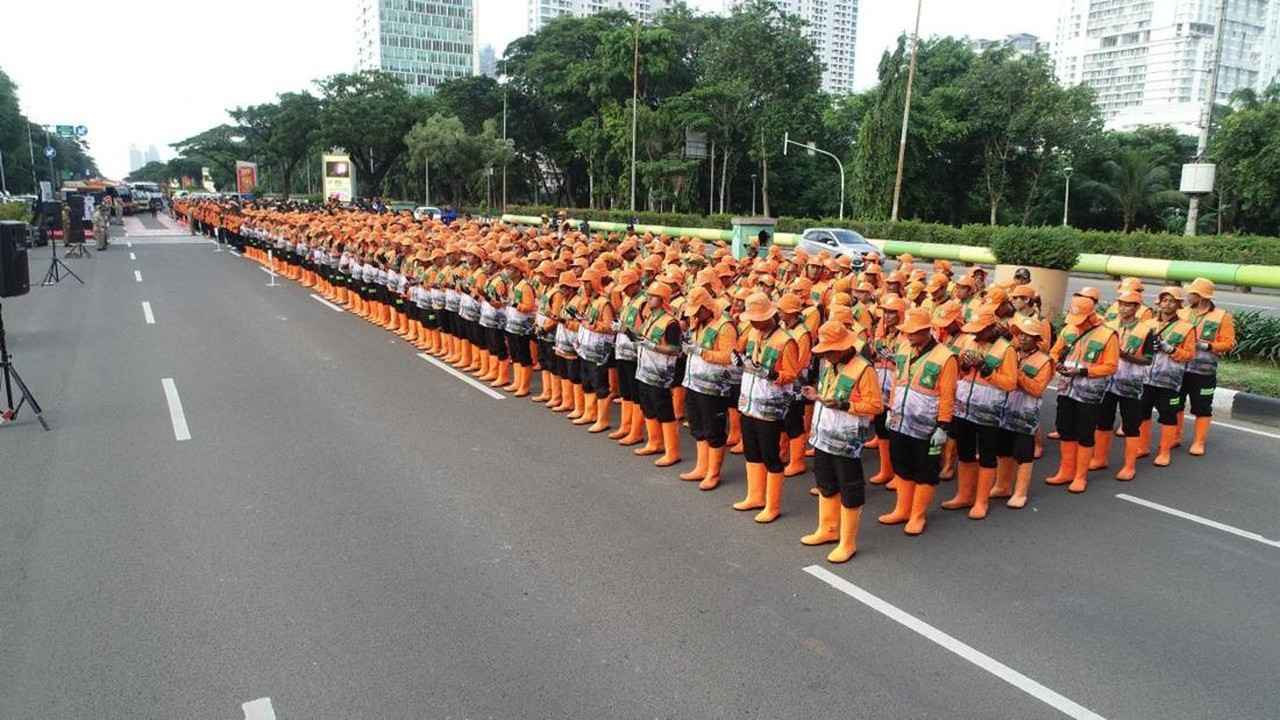 DLH DKI Kerahkan 2.100 Petugas Kebersihan Sambut HUT ke-80 TNI di Monas