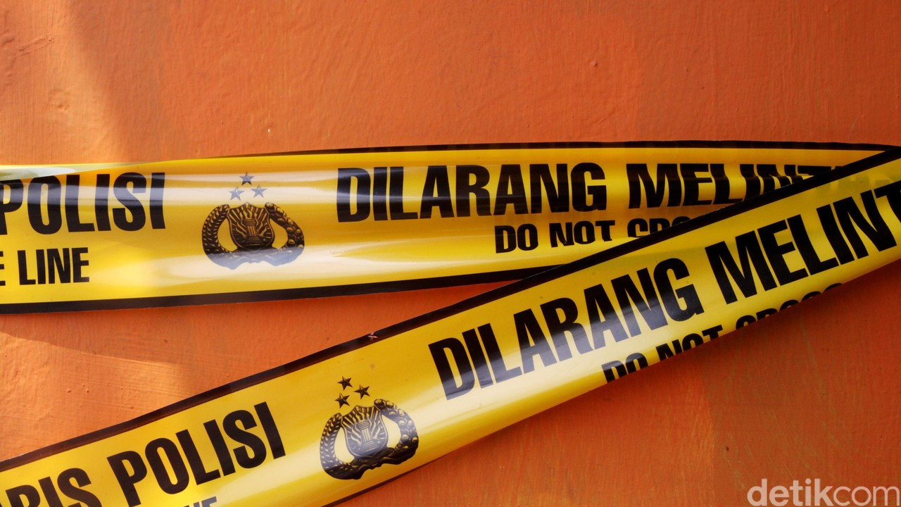 Detik-detik Polisi Dibacok Saat Tegur Pemuda Hendak Tawuran di Bogor Detik-detik Polisi Dibacok Saat Tegur Pemuda Hendak Tawuran di Bogor