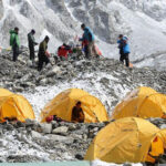 Drama Pendaki Terjebak Badai Salju di Lereng Gunung Everest Tibet