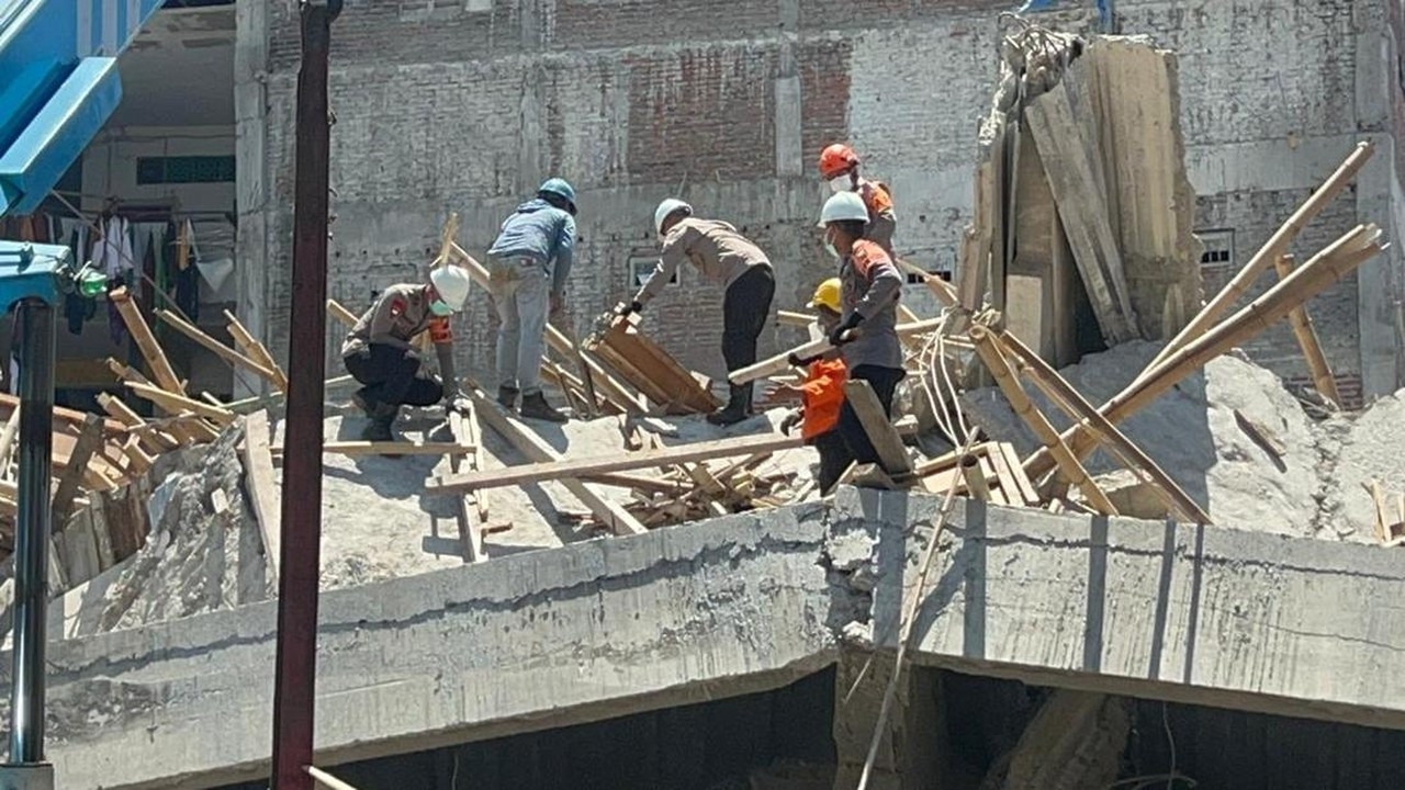 Evakuasi 9 Jasad Korban Ambruknya Ponpes Al-Khoziny Sidoarjo Berlanjut Hingga Malam Evakuasi 9 Jasad Korban Ambruknya Ponpes Al-Khoziny Sidoarjo Berlanjut Hingga Malam