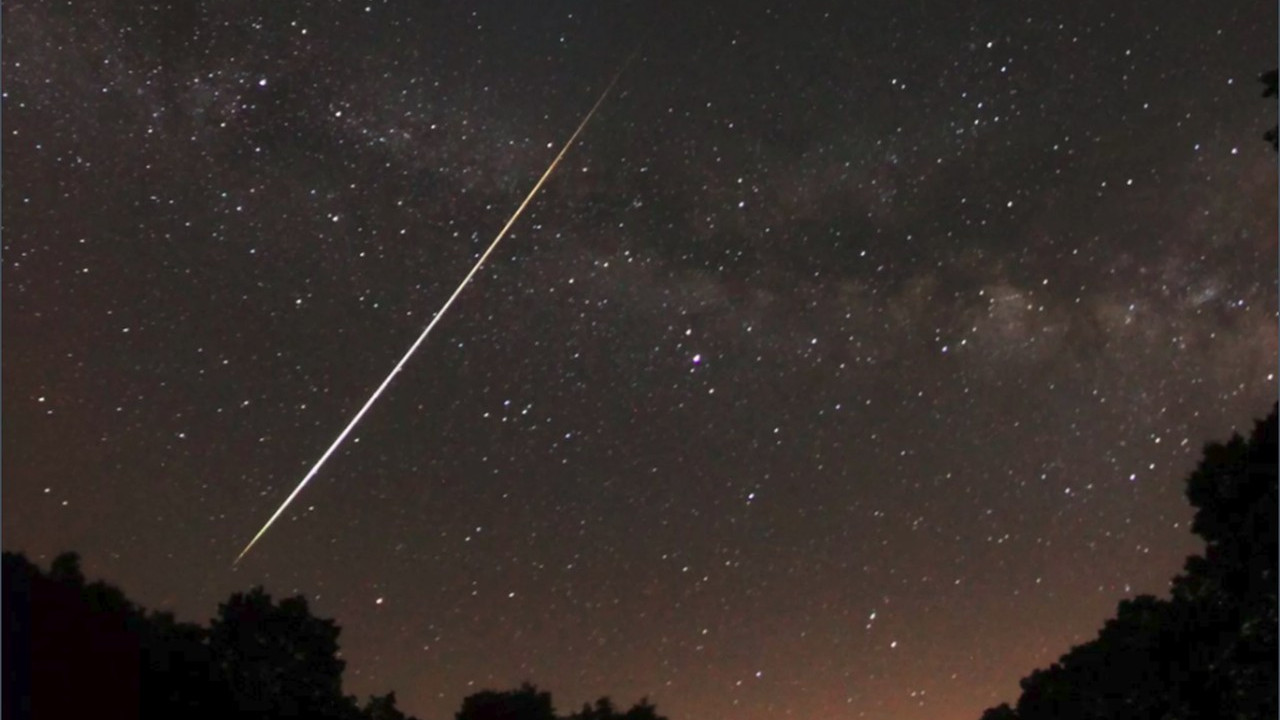 Fenomena Meteor Besar di Cirebon Bertepatan dengan Puncak Hujan Meteor Draconid