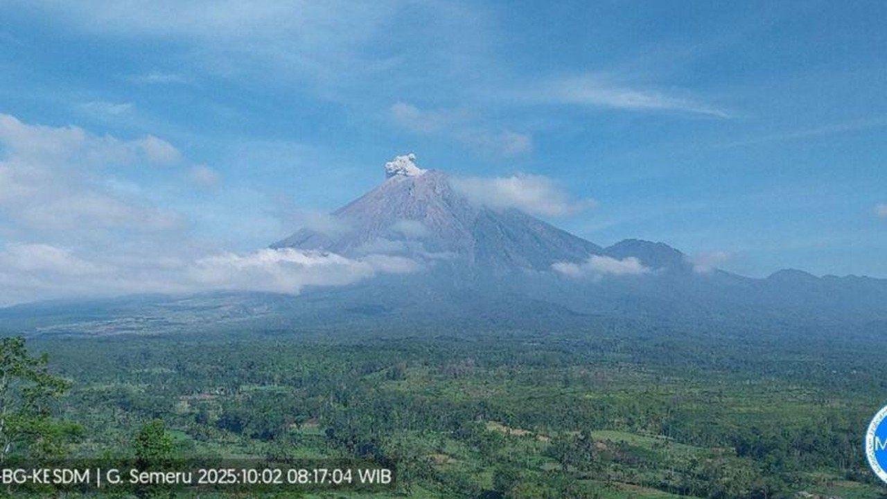 Gunung Semeru Erupsi Dua Kali Pagi Ini, Kolom Abu Capai 600 Meter