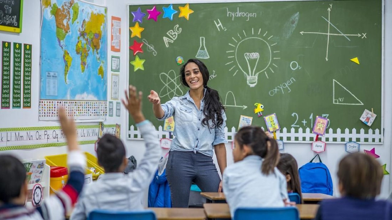 Hari Guru Sedunia 2025: Makna, Sejarah, dan Tema Kolaborasi Guru