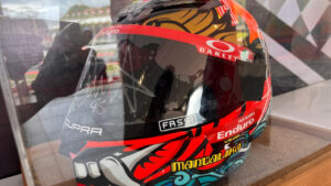 Helm Bertanda Tangan Valentino Rossi Dilelang di MotoGP Mandalika 2025
