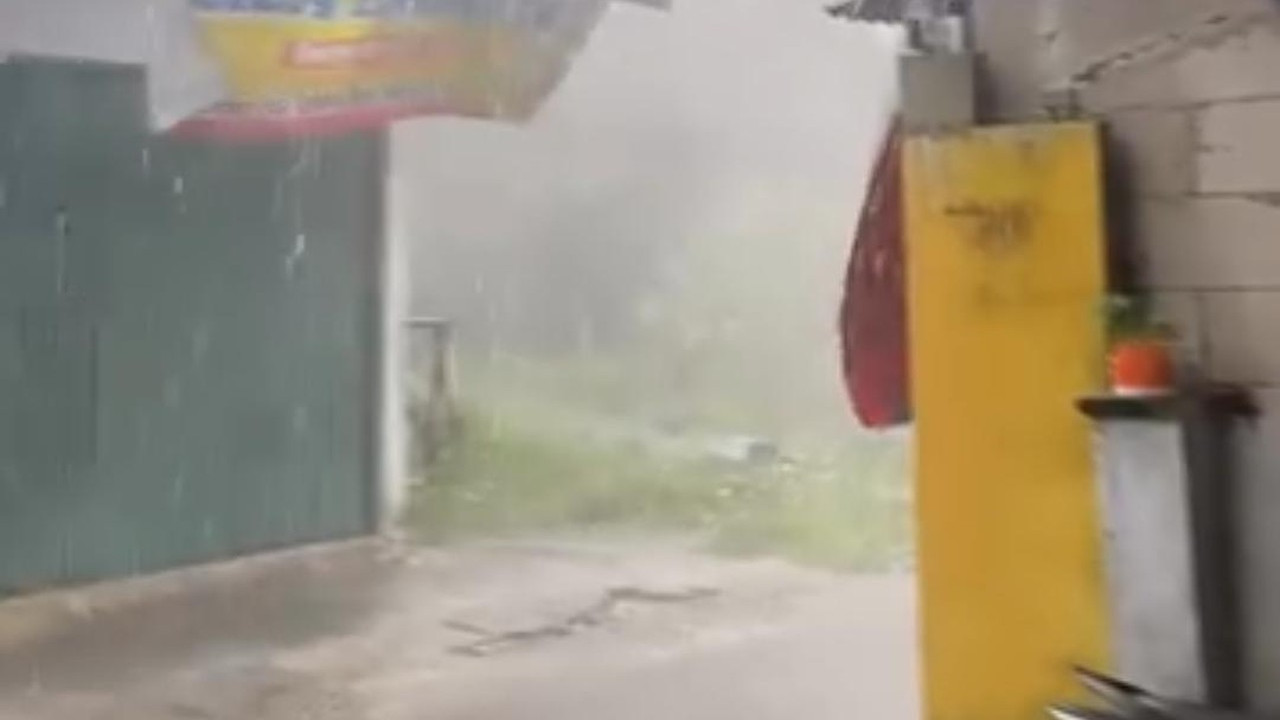 Hujan Es dan Angin Kencang Guncang Tamansari Bogor Sore Ini