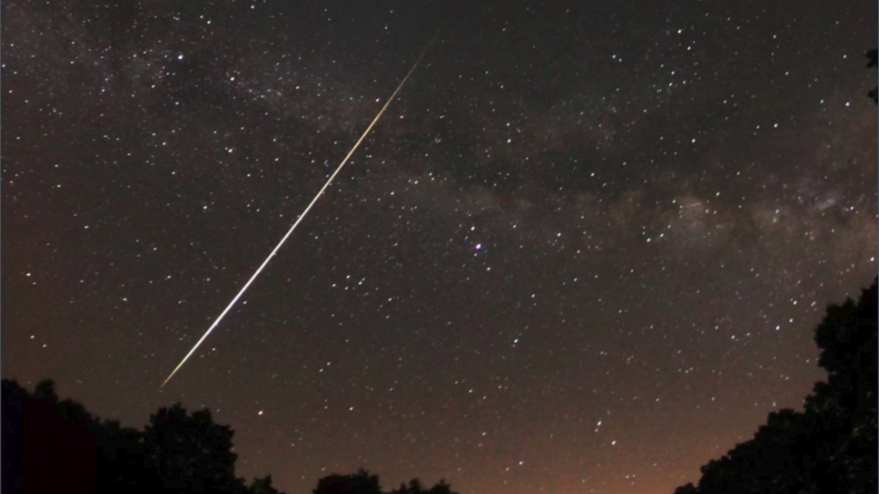 Hujan Meteor Draconid 8 Oktober 2025, Jam Berapa dan Bagaimana Cara Mengamatinya?