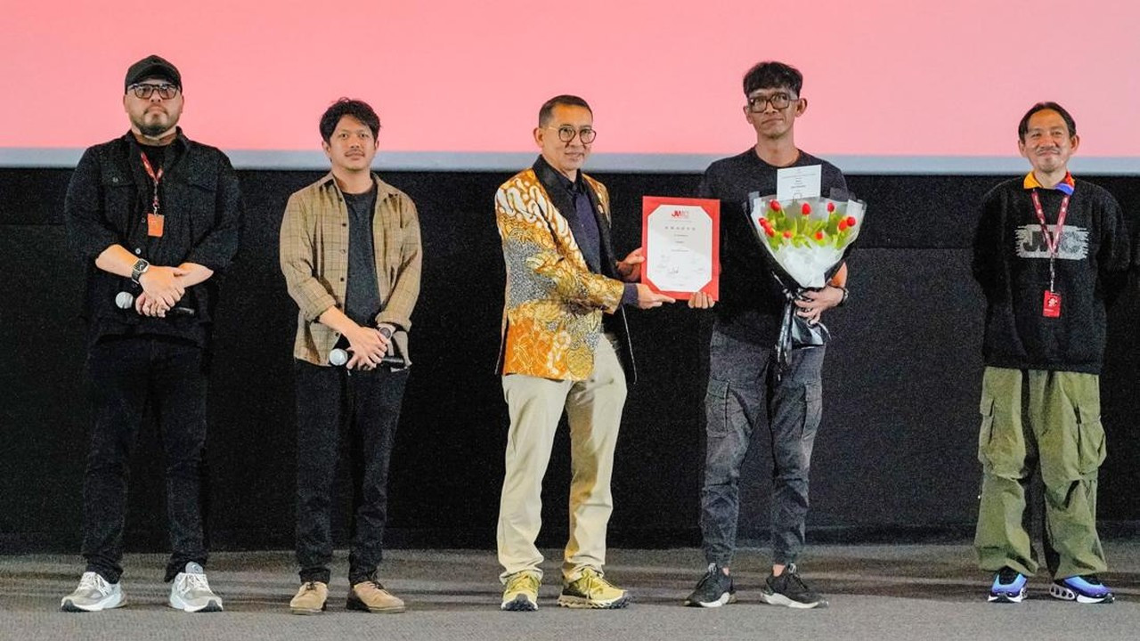 JWC 2025 Resmi Ditutup, Fadli Zon Soroti Peran Sinema sebagai Jembatan Budaya Global JWC 2025 Resmi Ditutup, Fadli Zon Soroti Peran Sinema sebagai Jembatan Budaya Global