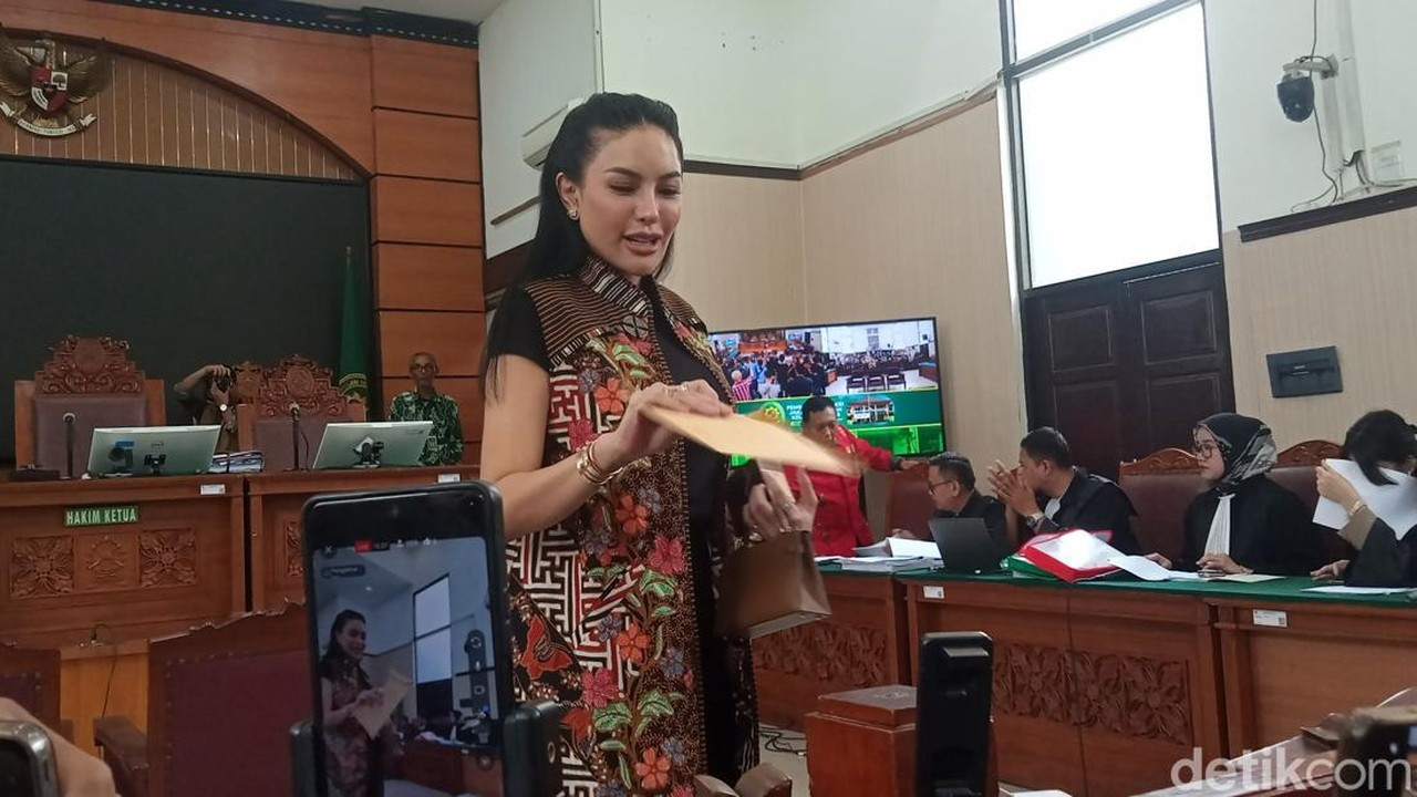 KPK Panggil Nikita Mirzani Terkait Laporan Dugaan Suap Penegak Hukum KPK Panggil Nikita Mirzani Terkait Laporan Dugaan Suap Penegak Hukum