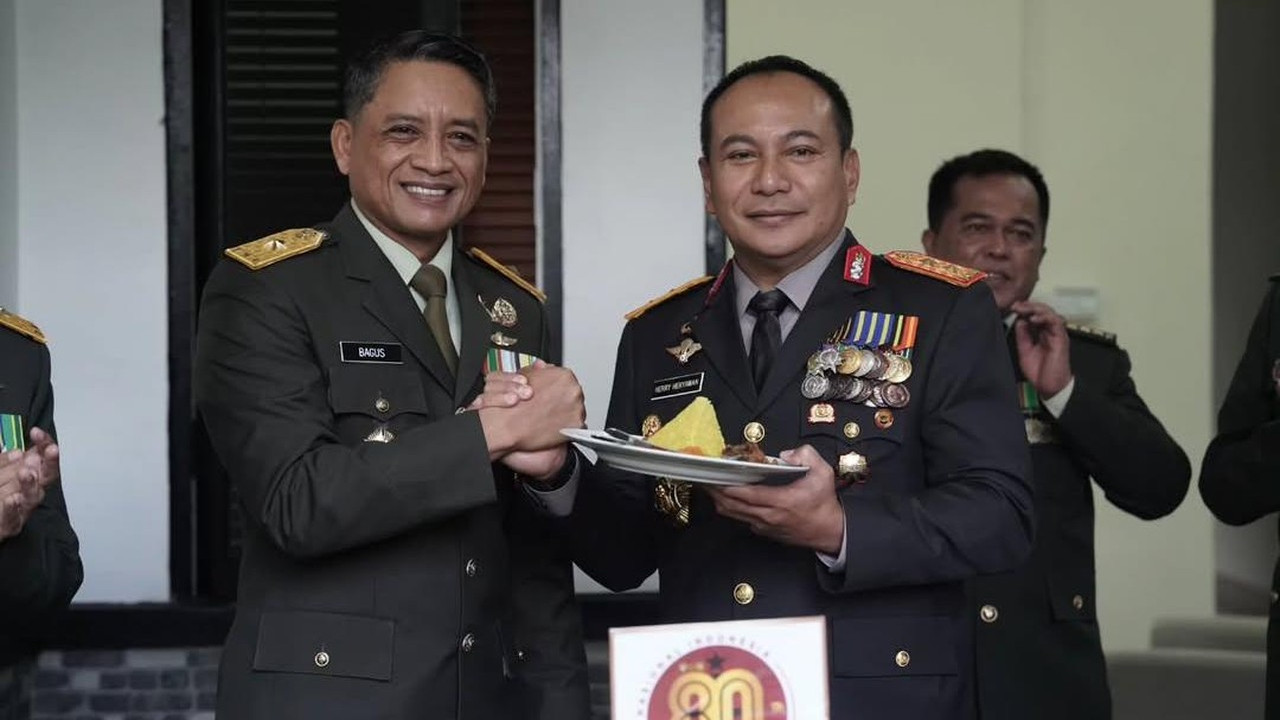 Kapolda Riau Beri Kejutan di HUT ke-80 TNI, Ajak Terus Mengabdi Seperti Pohon Kuat