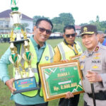 Kapolda Riau Beri Penghargaan untuk 3 Satkamling Terbaik atas Sinergi Jaga Keamanan