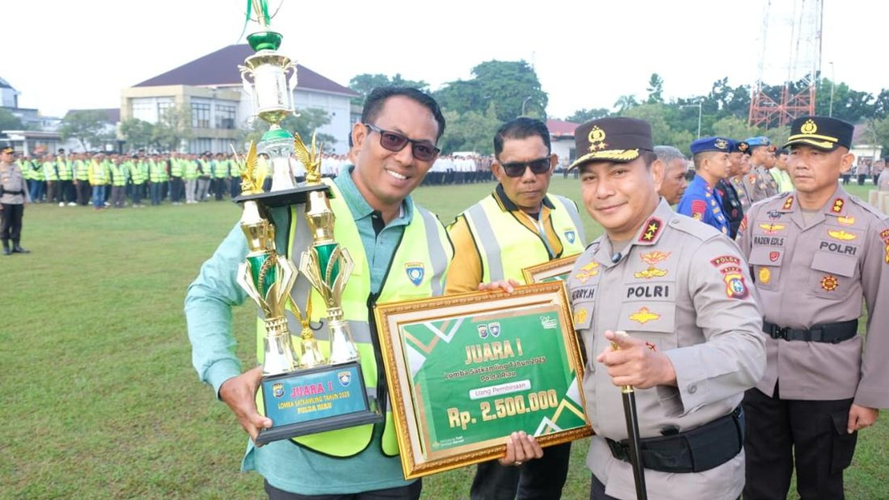 Kapolda Riau Beri Penghargaan untuk 3 Satkamling Terbaik atas Sinergi Jaga Keamanan