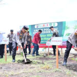 Kapolda Riau Bersama Mahasiswa Persis Tanam Ribuan Mangrove di Bengkalis
