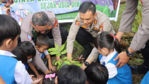 Kapolres Dumai Ajak Anak TK Tanam Pohon Dukung Gerakan Cinta Lingkungan