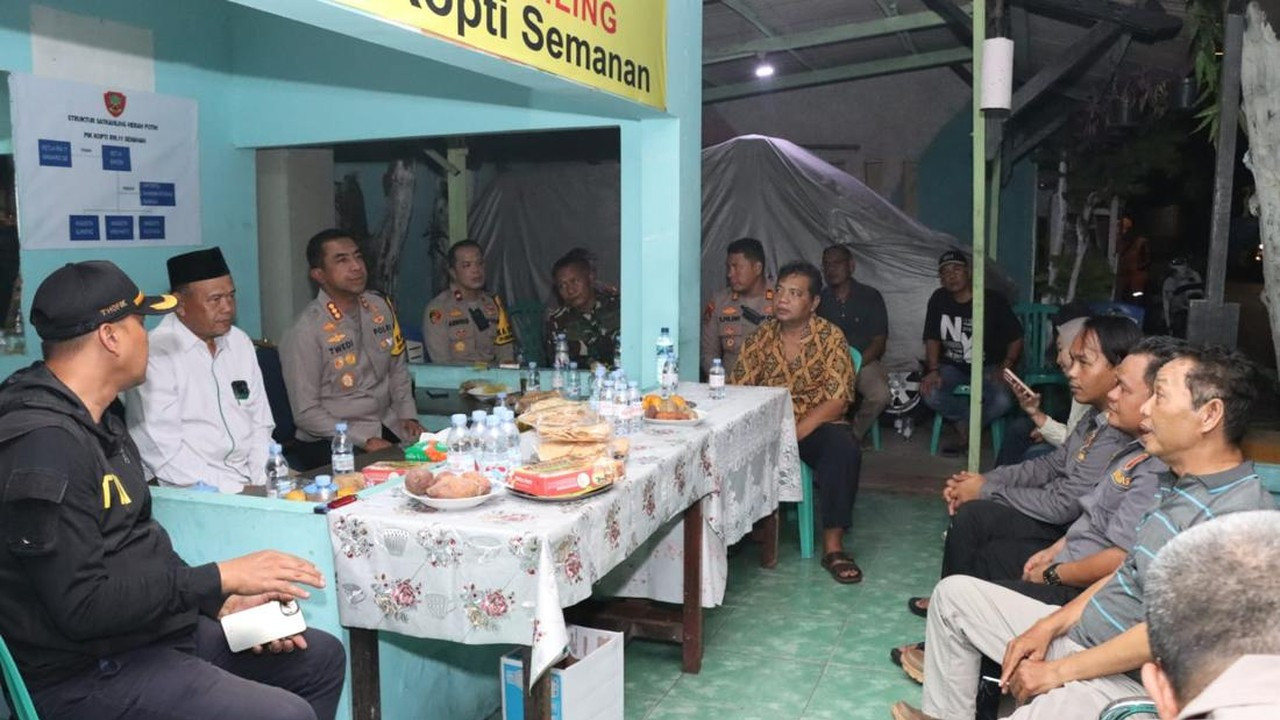 Kapolres Jakbar Ronda Bareng Warga untuk Perkuat Keamanan Lingkungan