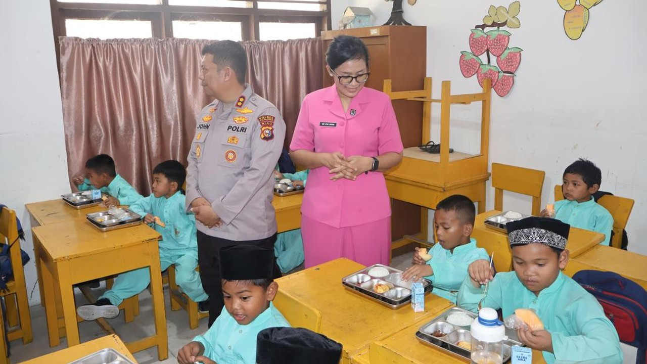 Kapolres Pelalawan Awasi Pendistribusian Makan Bergizi Gratis agar Tepat Sasaran