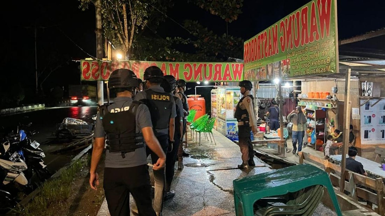 Kapolres Rohul Pimpin Patroli Malam untuk Cegah Geng Motor dan Premanisme Kapolres Rohul Pimpin Patroli Malam untuk Cegah Geng Motor dan Premanisme