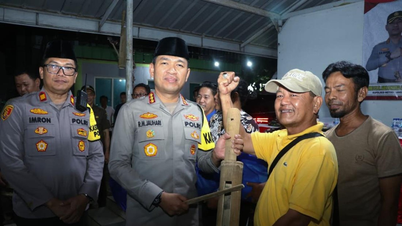 Kapolres Tangerang Ajak Warga Bersinergi Cegah Tawuran dan Narkoba Lewat Ngopi Kamtibmas Kapolres Tangerang Ajak Warga Bersinergi Cegah Tawuran dan Narkoba Lewat Ngopi Kamtibmas