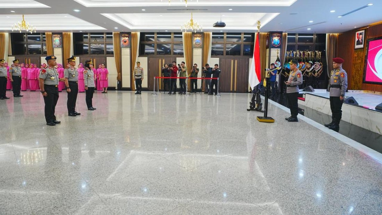 Kapolri Resmi Naikkan Pangkat 27 Perwira Tinggi, Termasuk Dankobrimob dan Kabaintelkam Kapolri Resmi Naikkan Pangkat 27 Perwira Tinggi, Termasuk Dankobrimob dan Kabaintelkam