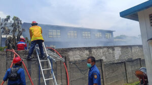 Kebakaran Pabrik Bingkai di Cibinong, Asap Tebal Membumbung Tinggi