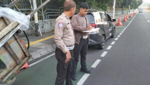 Kecelakaan Mobil dan Motor di Jl Trunojoyo Jaksel, Korban Luka Dirawat