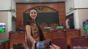 Ketegangan Sidang Nikita Mirzani Saat Keluhkan Sakit, Ini Respons Hakim