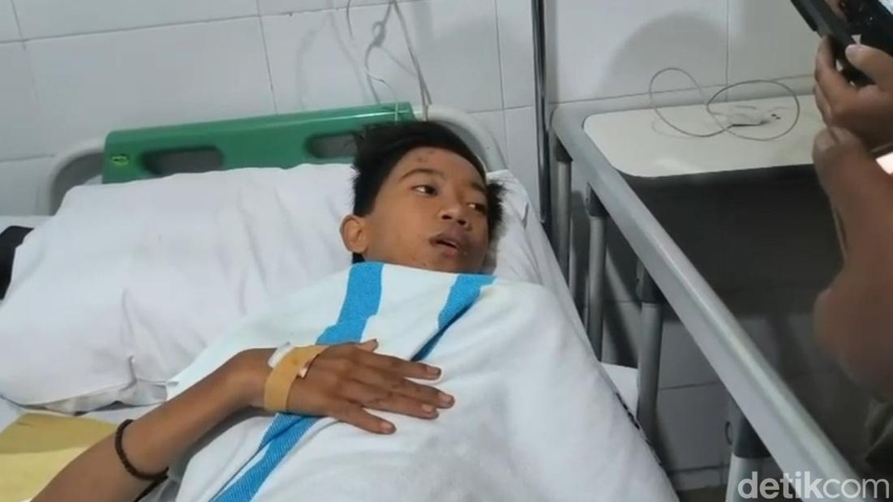 Kisah Haru Rosi, Santri Terakhir yang Selamat 3 Hari Terjebak Reruntuhan Ponpes Al Khoziny Kisah Haru Rosi, Santri Terakhir yang Selamat 3 Hari Terjebak Reruntuhan Ponpes Al Khoziny