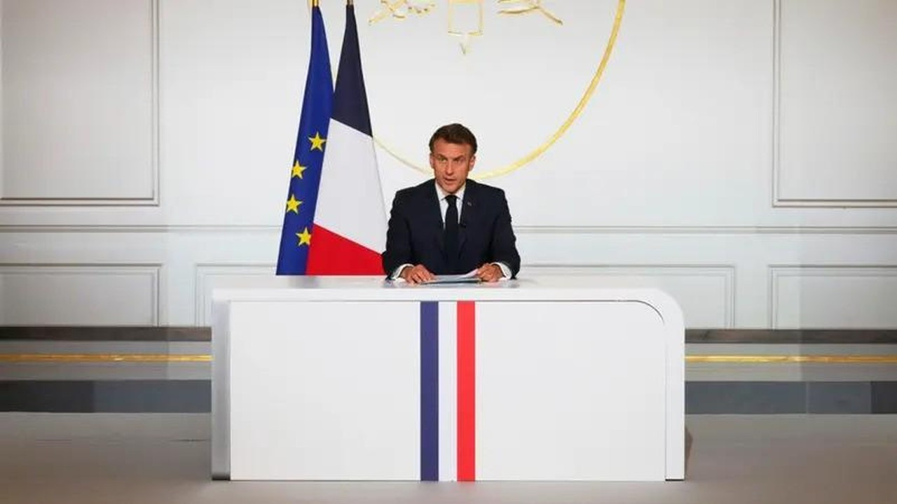 Krisis Politik Prancis Memuncak, Macron Didesak Mundur Demi Stabilitas Negara