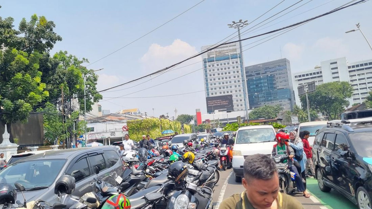 Macet Parah Menghampiri Sejumlah Titik Menuju Monas Siang Ini Macet Parah Menghampiri Sejumlah Titik Menuju Monas Siang Ini
