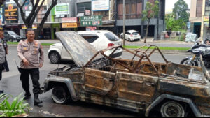 Mobil VW Pengantin Terbakar di Bintaro, Kedua Mempelai Selamat Tanpa Luka