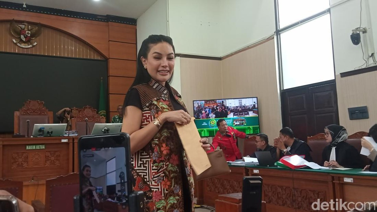 Nikita Mirzani Tegaskan Bantahan Tuduhan Pemerasan dan Pencucian Uang di Sidang PN Jakarta Selatan