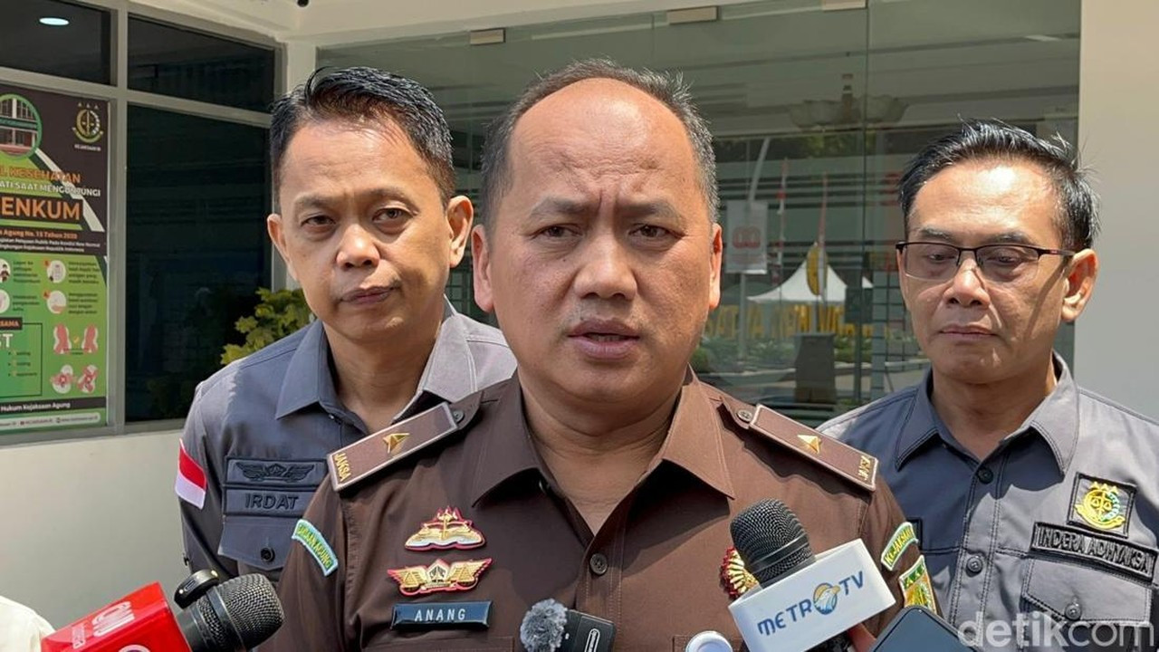 Paspor Dicabut, Riza Chalid dan Jurist Tan Hadapi Risiko Overstay di Luar Negeri