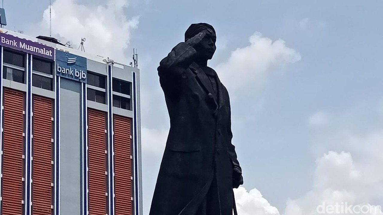 Patung Jenderal Sudirman Dipindah ke Lokasi Baru yang Lebih Ikonik di Dukuh Atas Patung Jenderal Sudirman Dipindah ke Lokasi Baru yang Lebih Ikonik di Dukuh Atas