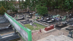 Polda Metro Jaya Tegaskan Makam Arya Daru Amblas karena Faktor Alam, Bukan Perusakan
