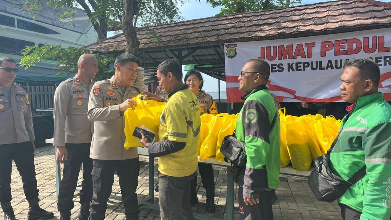Polres Kepulauan Seribu Pererat Kemitraan dengan Ojol Lewat Program Jumat Peduli Polres Kepulauan Seribu Pererat Kemitraan dengan Ojol Lewat Program Jumat Peduli