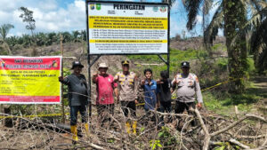 Polres Rohul Pasang Plang Larangan Aktivitas di Area Bekas Karhutla