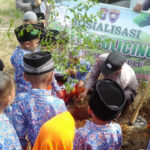 Polres Rokan Hulu Ajak Anak TK-SD Tanam Pohon untuk Cintai Lingkungan