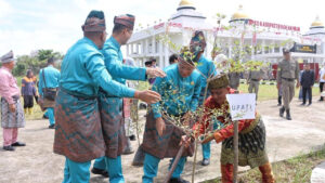 Polres dan Pemkab Rohil Tanam Ribuan Pohon Sambut HUT ke-26 Negeri Seribu Kubah