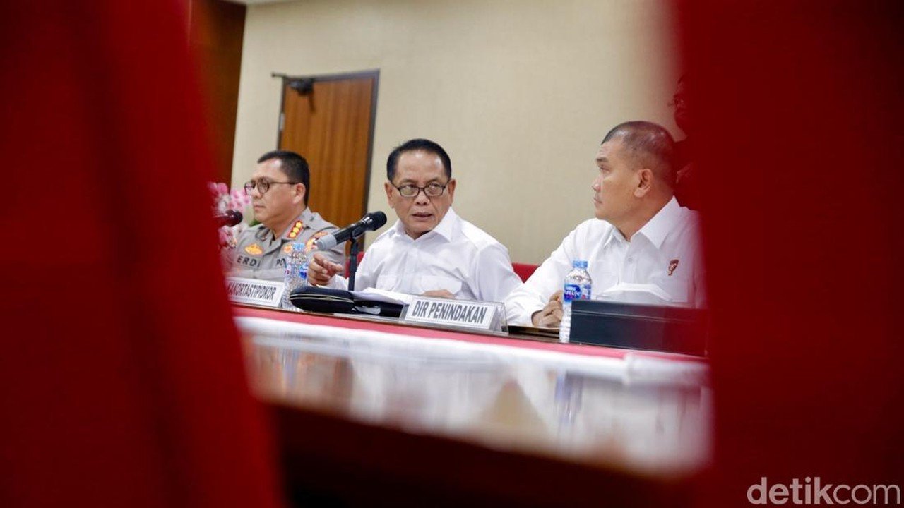 Polri Jelaskan Alasan Belum Menahan Adik Jusuf Kalla dalam Kasus Korupsi PLTU Rp 1,3 Triliun Polri Jelaskan Alasan Belum Menahan Adik Jusuf Kalla dalam Kasus Korupsi PLTU Rp 1,3 Triliun