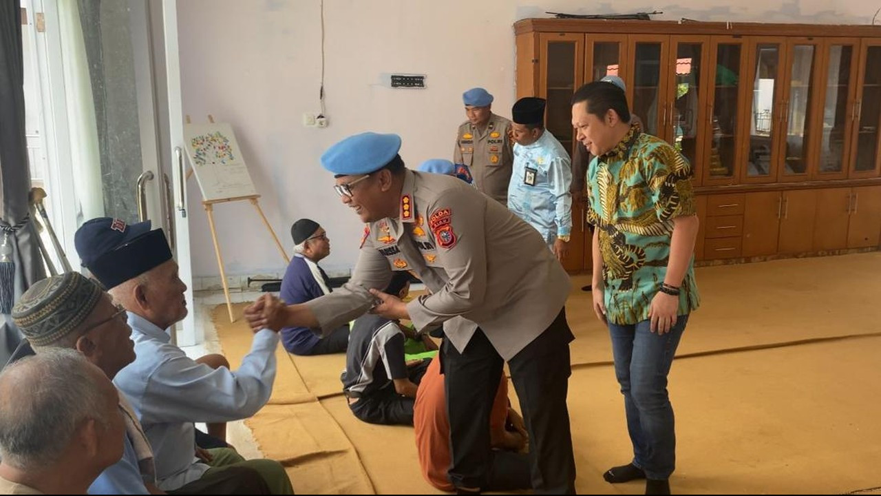 Propam Polda Riau Gelar Baksos dan Kampanye Green Policing untuk Warga Pekanbaru Propam Polda Riau Gelar Baksos dan Kampanye Green Policing untuk Warga Pekanbaru