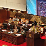 Puan Maharani Sampaikan Laporan Kinerja DPR dalam Rapat Paripurna Khusus